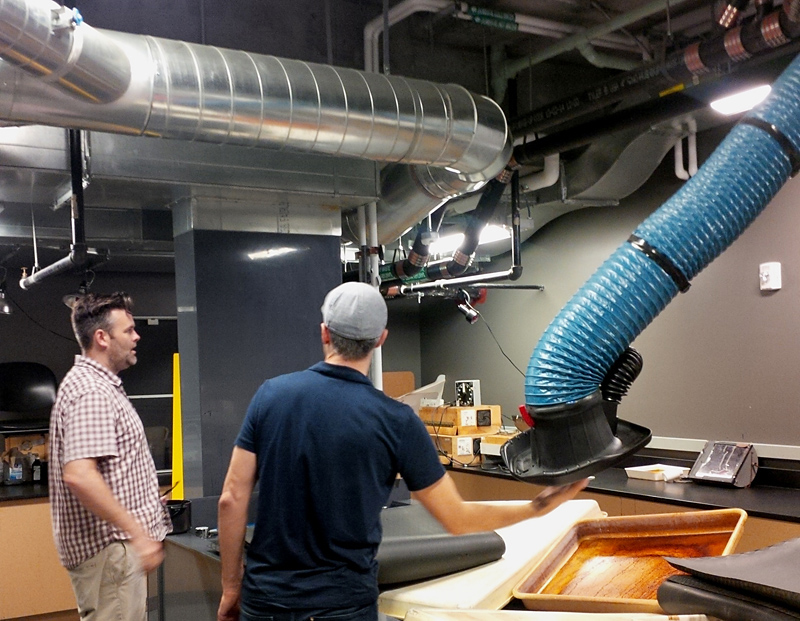 Cambridge, Lunder Arts Center, ciemnia wielkoformatowa w pracowni fotograficznej, fot. St. Kulawiak