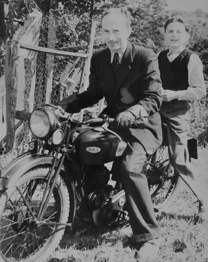 Stanisław Lewandowski z synem Markiem, Anglia, 1950 r., fot. Archiwum prywatne