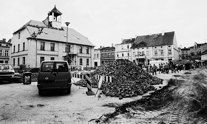 Prace budowlane na Rynku – Ostrzeszów, 1994 r., fot. G. Kosmala