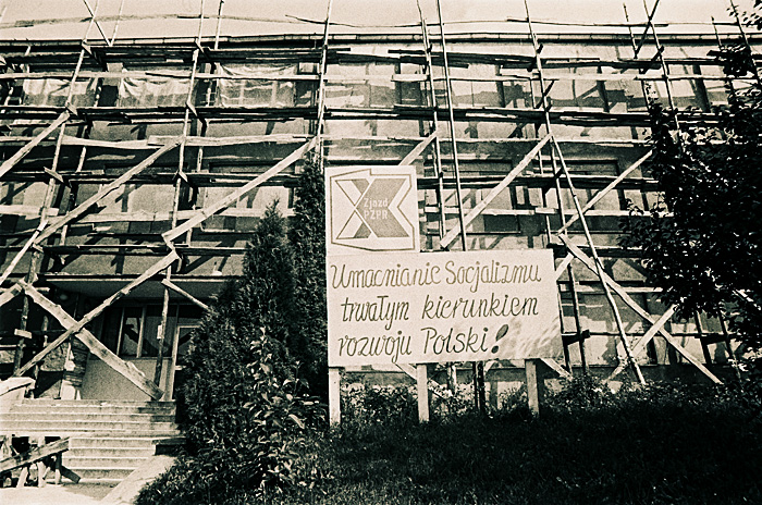 Remont budynku szkoły przy FUM-ie  – Ostrzeszów, 1986 r., fot. St. Kulawiak