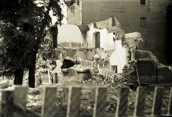 Wyburzanie synagogi w Ostrzeszowie, 1972 r., fot. Cz. Bojszczak