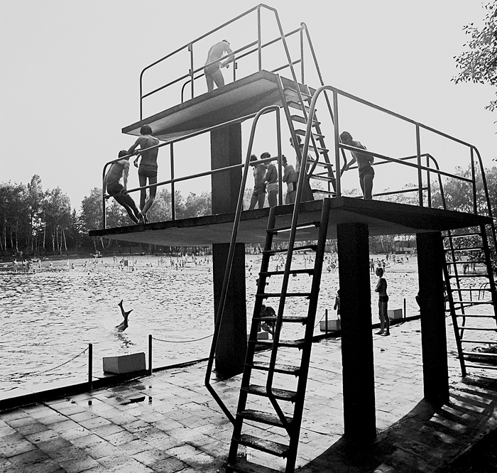 Upadek Ikara na ostrzeszowskim basenie kąpielowym, 1986 r., fot. St. Kulawiak