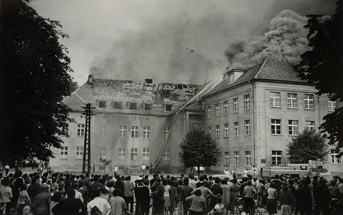 Pożar szkoły zawodowej, Ostrzeszów, ul. Kościuszki, sierpień 1963 r.