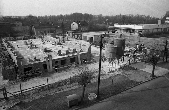 Budowa przychodni, Ostrzeszów, Borek, 1986 r., fot. St. Kulawiak