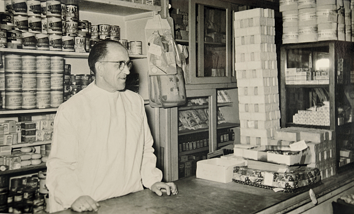 Drogeria p. Wizy, Ostrzeszów, lata 1960., fot. St. Haniszewski